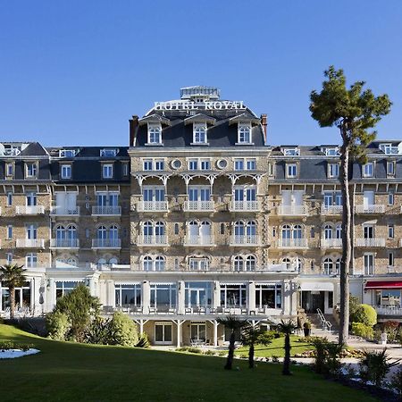 Hotel Barriere Le Royal La Baule Exterior photo