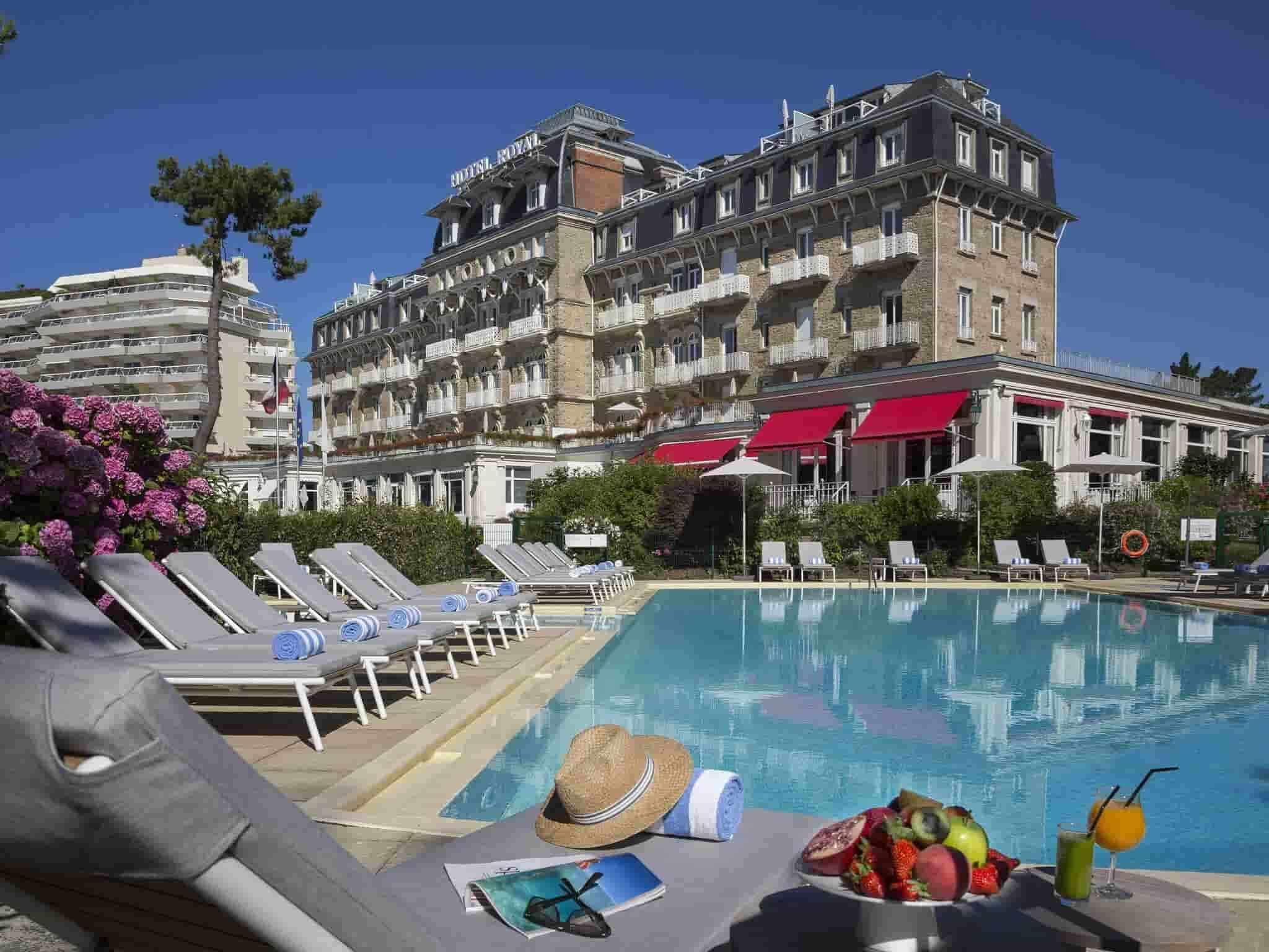 Hotel Barriere Le Royal La Baule Exterior photo