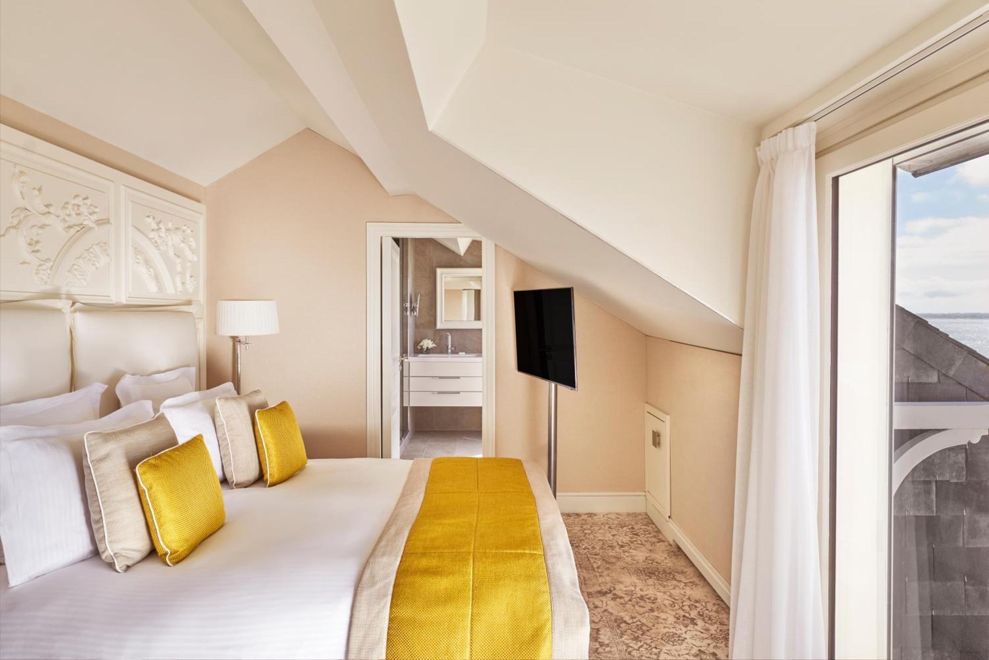 Hotel Barriere Le Royal La Baule Exterior photo