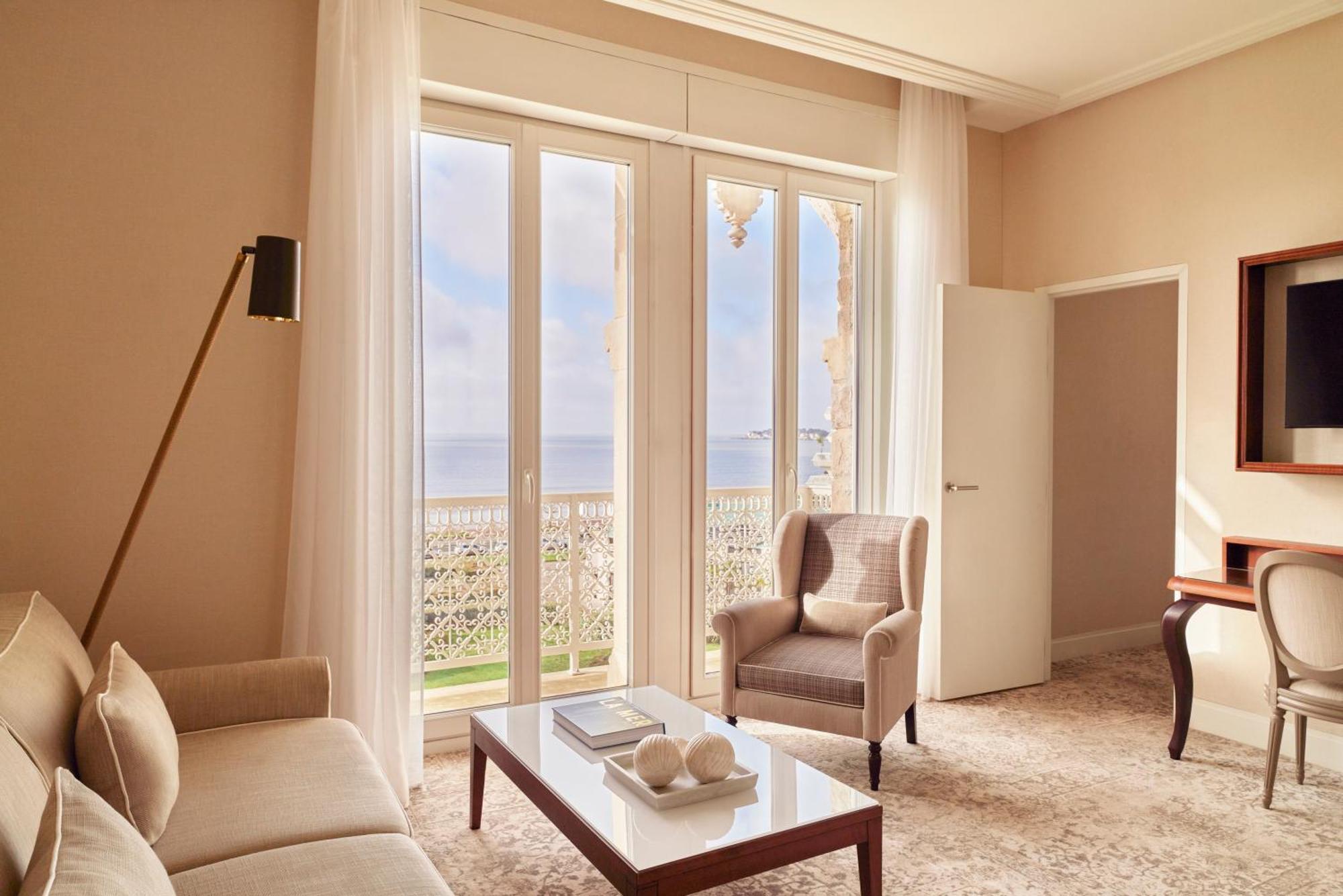 Hotel Barriere Le Royal La Baule Exterior photo