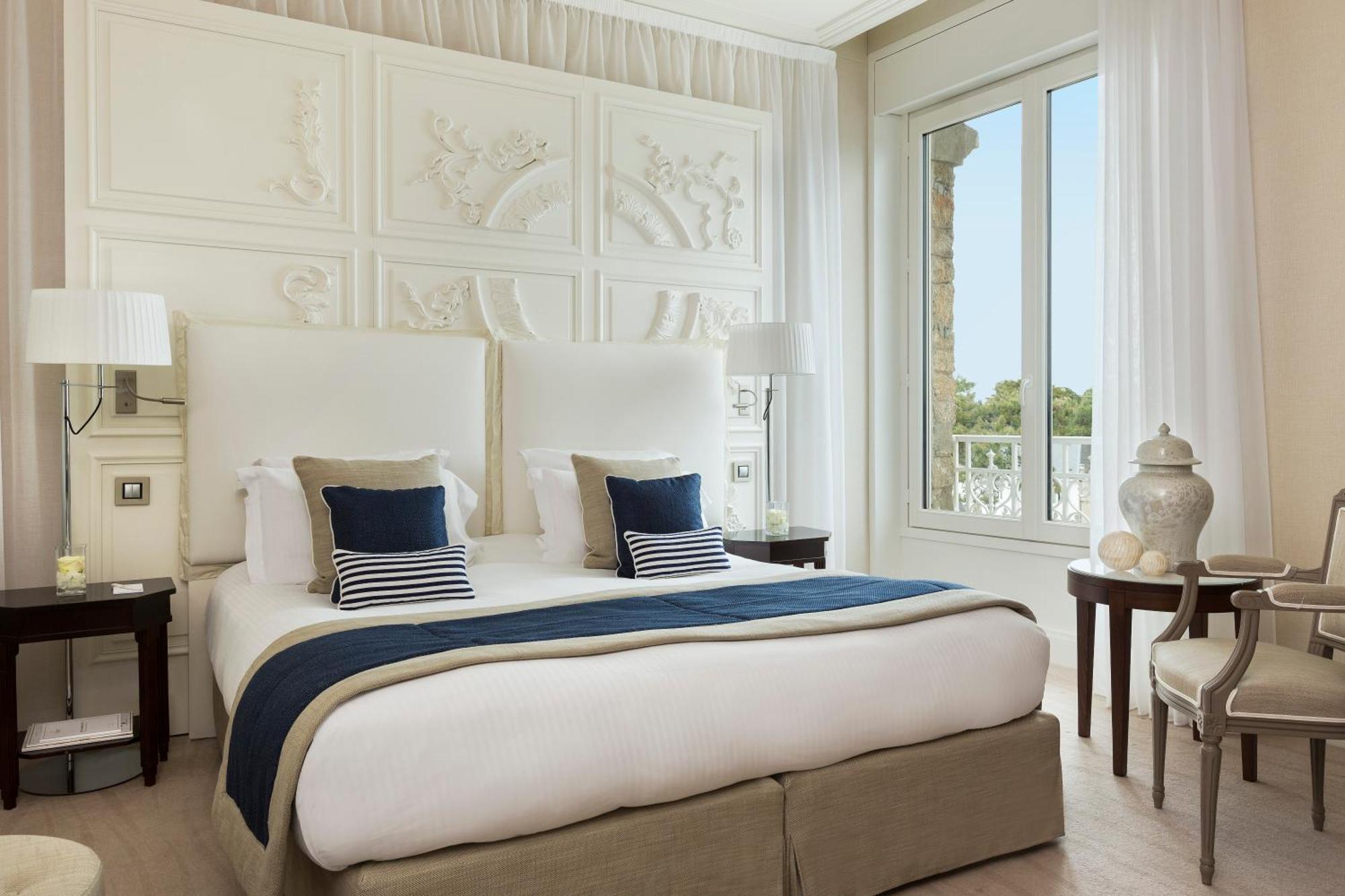Hotel Barriere Le Royal La Baule Exterior photo