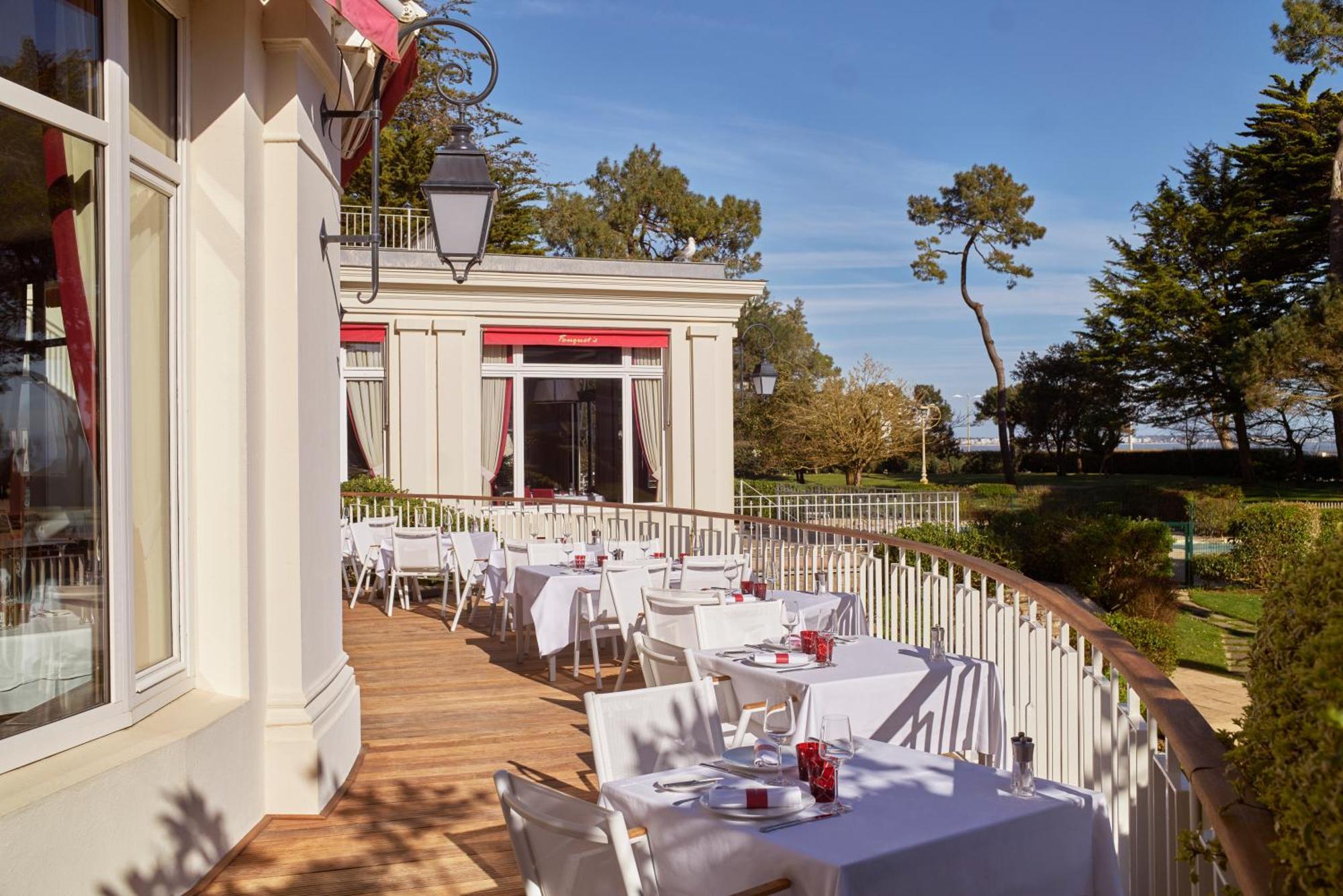 Hotel Barriere Le Royal La Baule Exterior photo