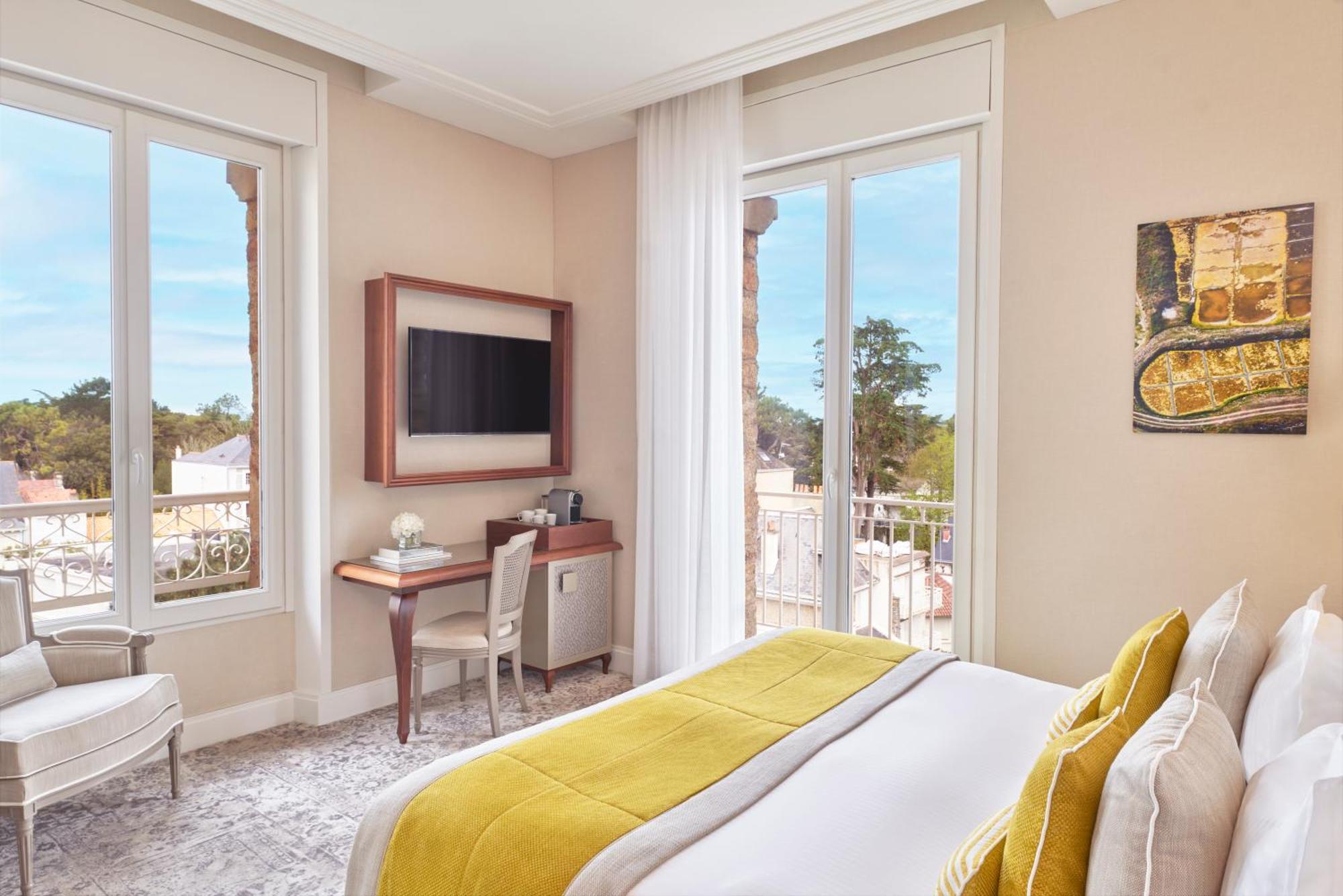 Hotel Barriere Le Royal La Baule Exterior photo