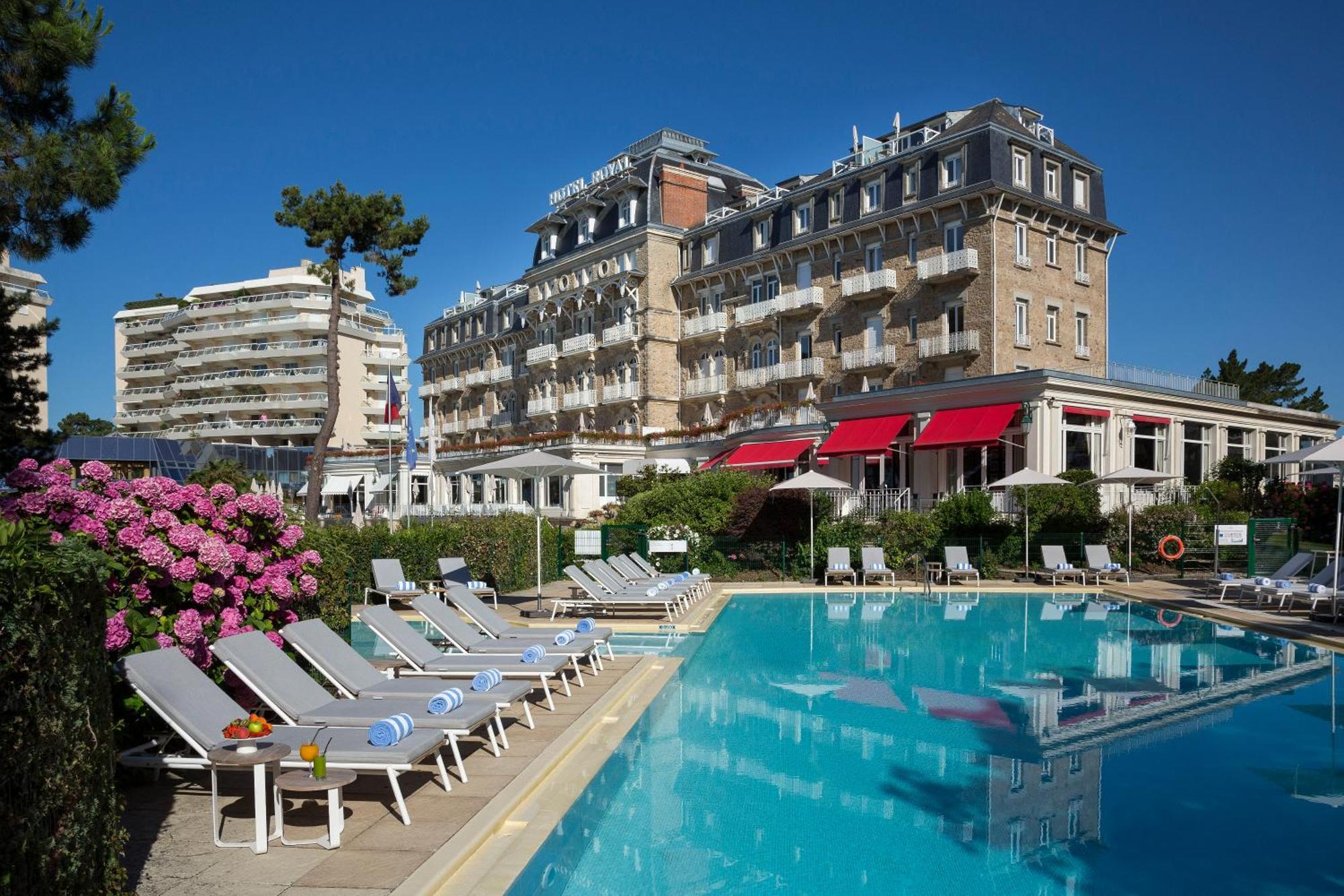 Hotel Barriere Le Royal La Baule Exterior photo