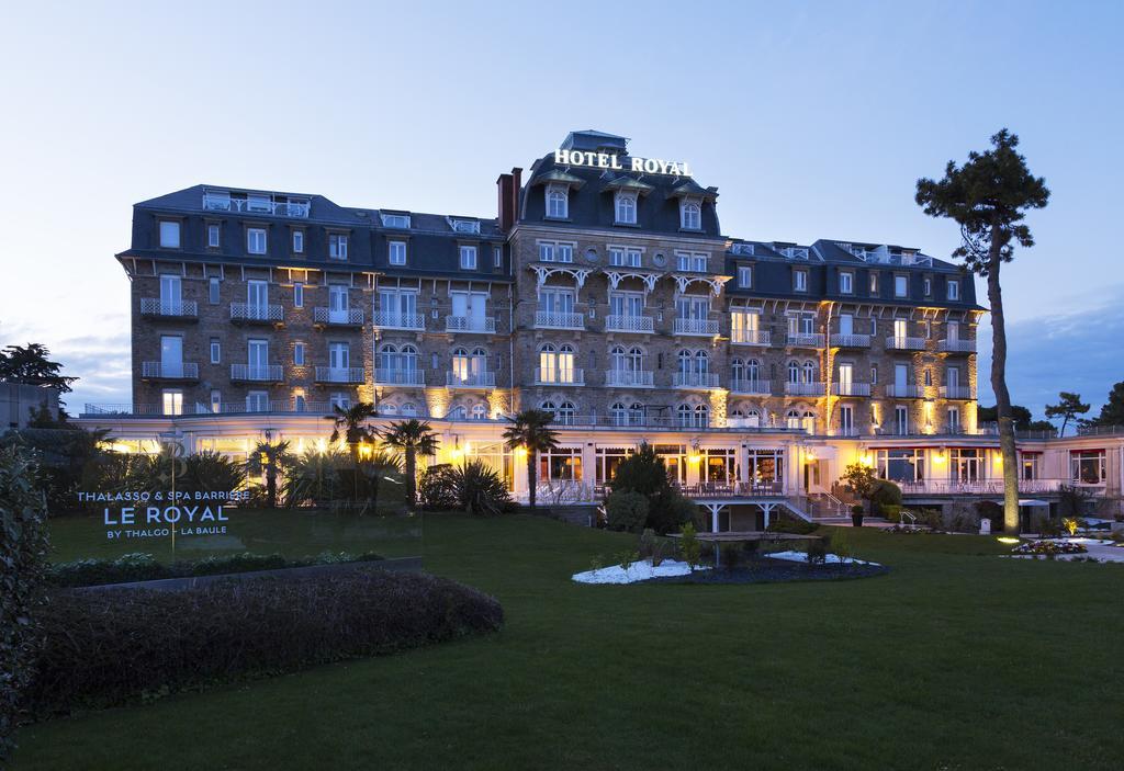 Hotel Barriere Le Royal La Baule Exterior photo