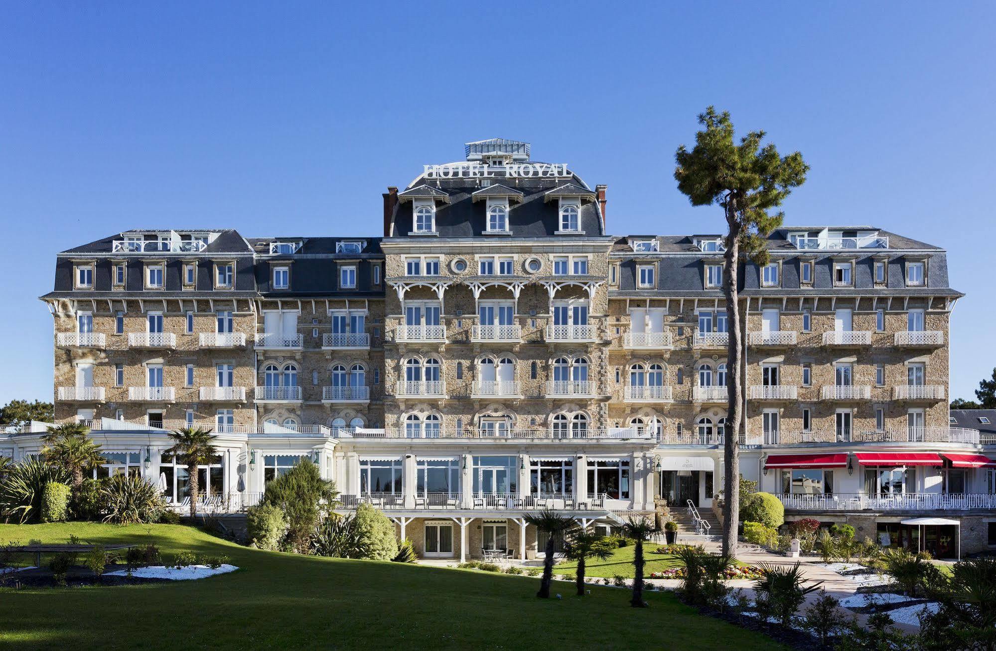 Hotel Barriere Le Royal La Baule Exterior photo